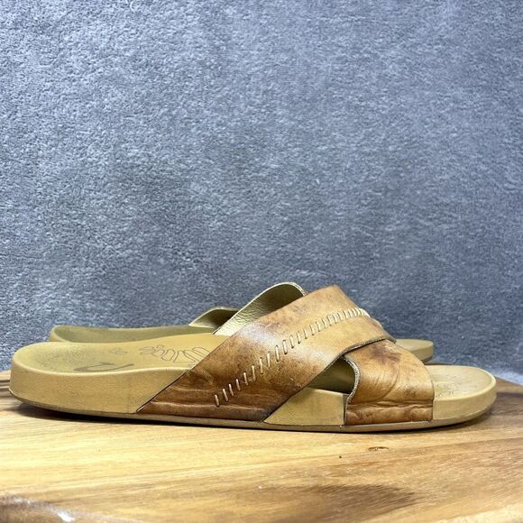 OluKai Kipe'a 'Olu Sandals Women's 11 Sahara Brown Leather Slides Wet Grip Soles - Picture 1 of 8